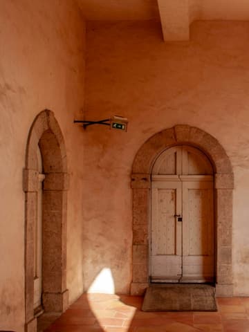 Arched wooden doors and terracotta floor